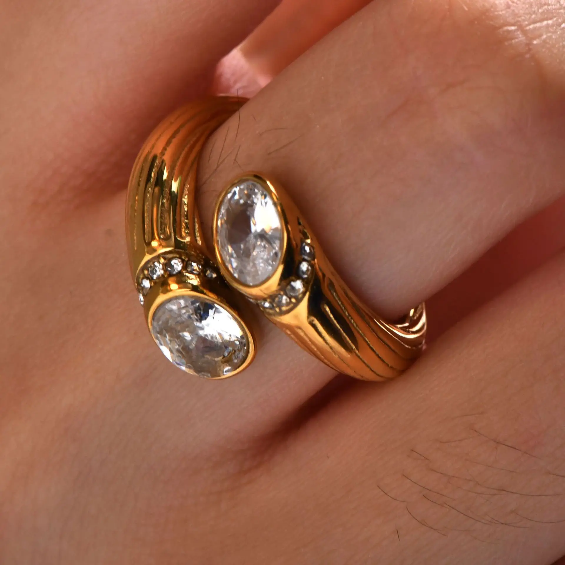 Кольцо из египетского фараона с белым драгоценным камнем 2021, великолепное женское кольцо с инкрустацией цирконом, браслет из нержавеющей стали, женские аксессуары
Кольцо из египетского фараона с белым драгоценным камнем 2021, великолепное женское кольцо с инкрустацией цирконом, браслет из нержавеющей стали, женские аксессуары