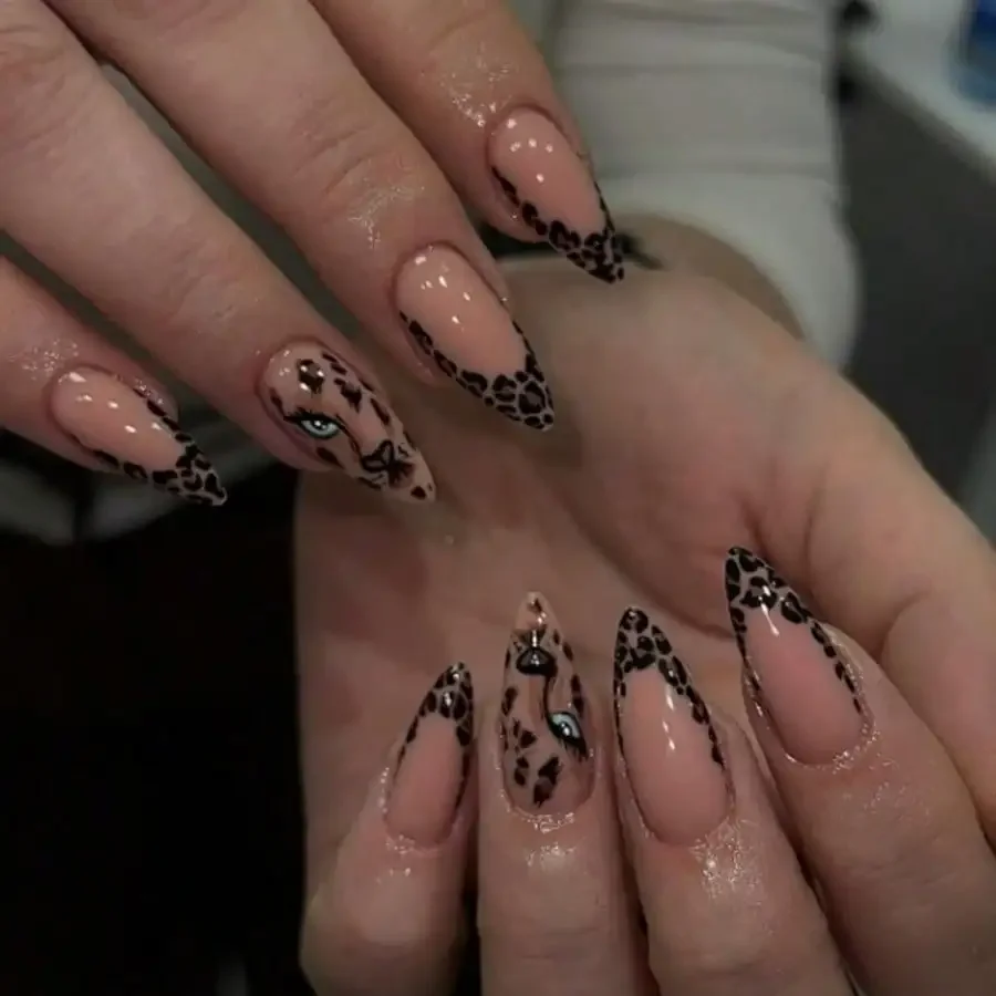 Pack of 24 Wear Nails Leopard Print Nails Black and White Striped Almond Nails Removable Patches
Pack of 24 Wear Nails Leopard Print Nails Black and White Striped Almond Nails Removable Patches