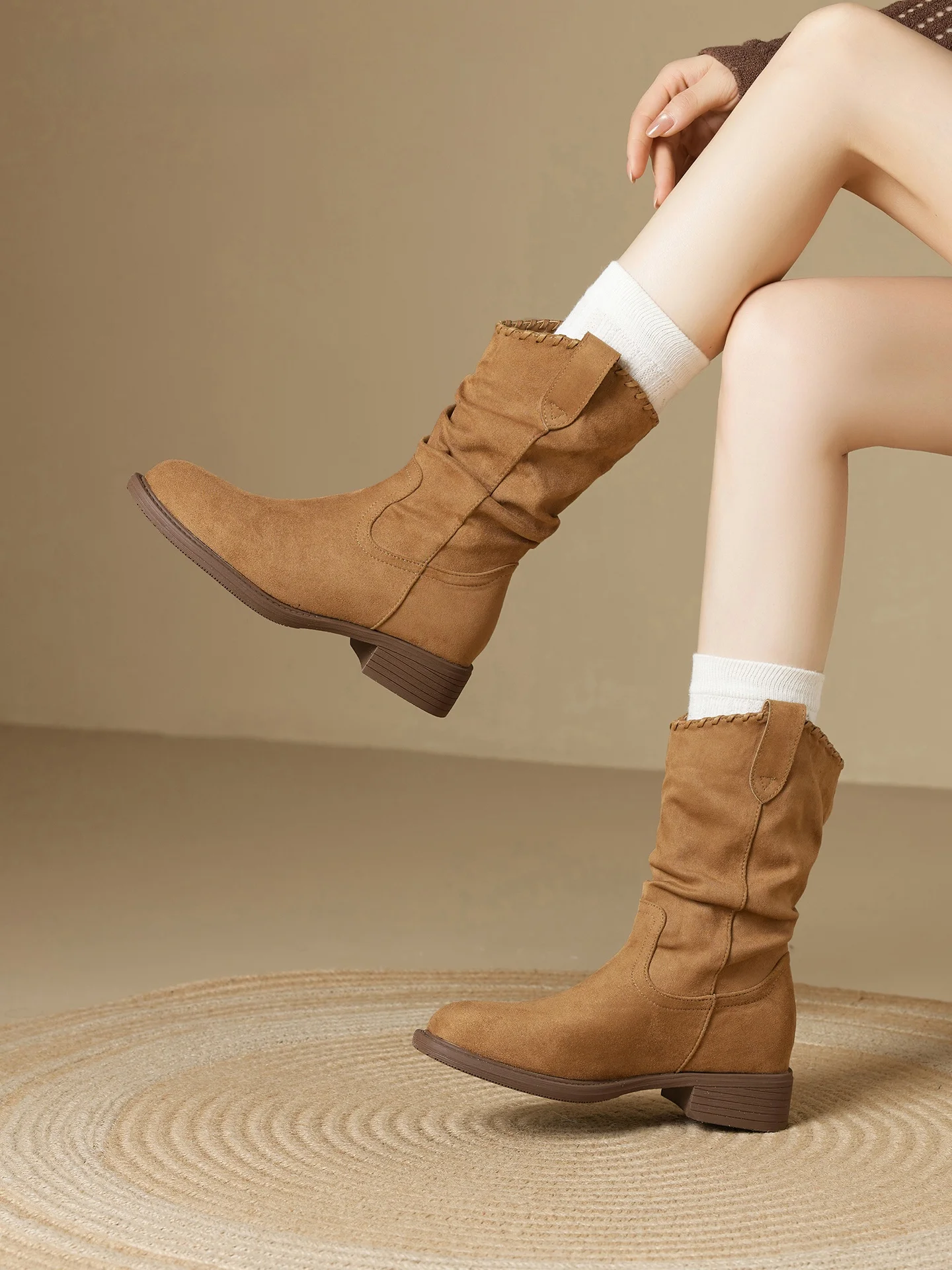Daphne Brown Retro Short Boots Women's New 2026 Autumn Winter Trendy Pleated Boots Desert Wind Women's Fashion Boots
Daphne Brown Retro Short Boots Women's New 2026 Autumn Winter Trendy Pleated Boots Desert Wind Women's Fashion Boots