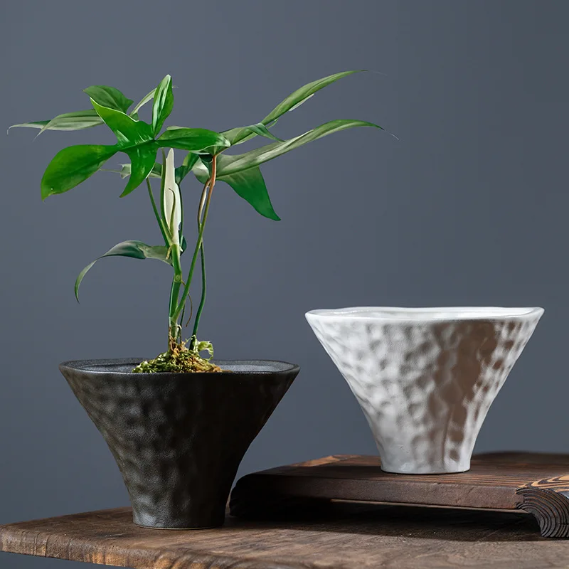 LTT handmade hat type ceramic non-porous large flower pot moss ball flower pot
LTT handmade hat type ceramic non-porous large flower pot moss ball flower pot