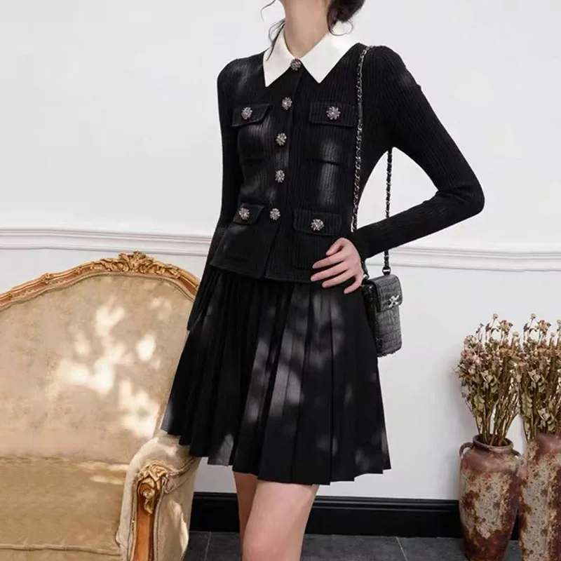 The 2025 autumn new French thousand-gold style socialite color-blocking lapel and diamond-button patchwork knitted dress
The 2025 autumn new French thousand-gold style socialite color-blocking lapel and diamond-button patchwork knitted dress