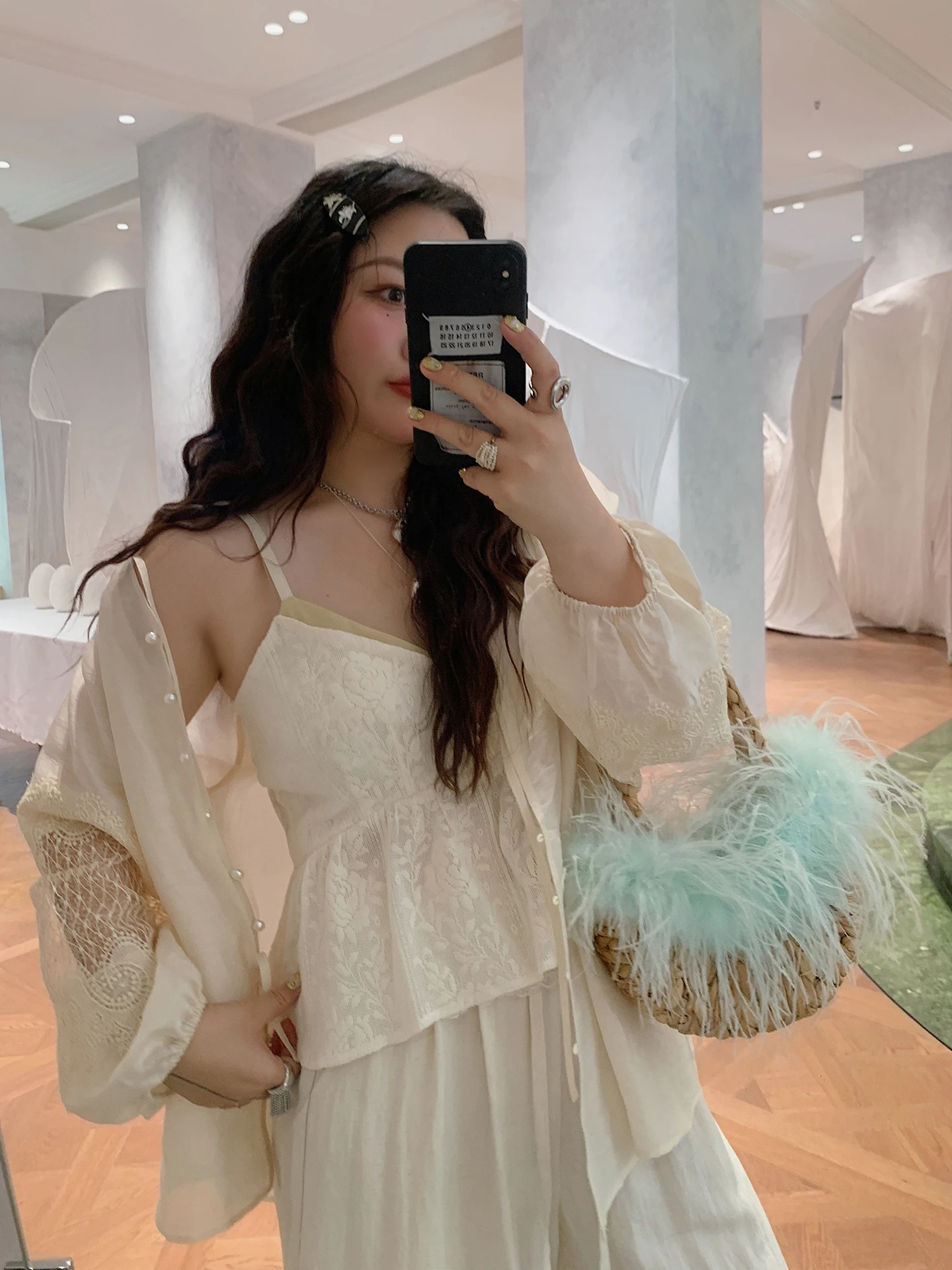 Gold Da Lace Strap Vest Women's Inner Wear Summer 2025 New High-End Large Size Svel Top Commute Sle Pure Color Poly...
Gold Da Lace Strap Vest Women's Inner Wear Summer 2025 New High-End Large Size Svel Top Commute Sle Pure Color Poly...