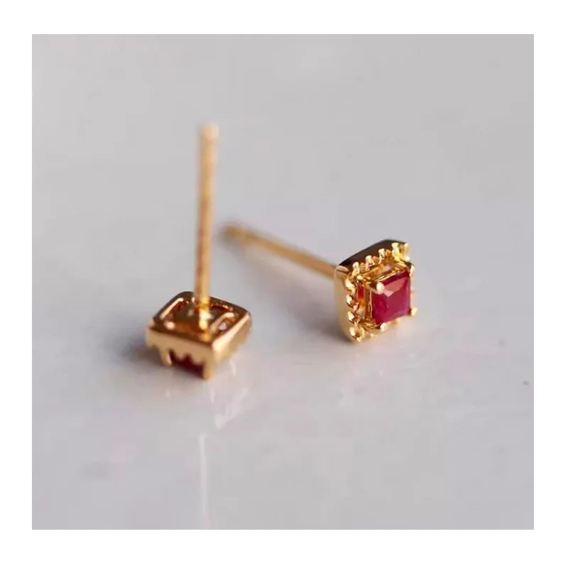 Exquisite Mini Red Zircon Stud Earrings Women's Simple Retro Niche Square Earrings Temperament Design Sense Versatile Earrings
Exquisite Mini Red Zircon Stud Earrings Women's Simple Retro Niche Square Earrings Temperament Design Sense Versatile Earrings