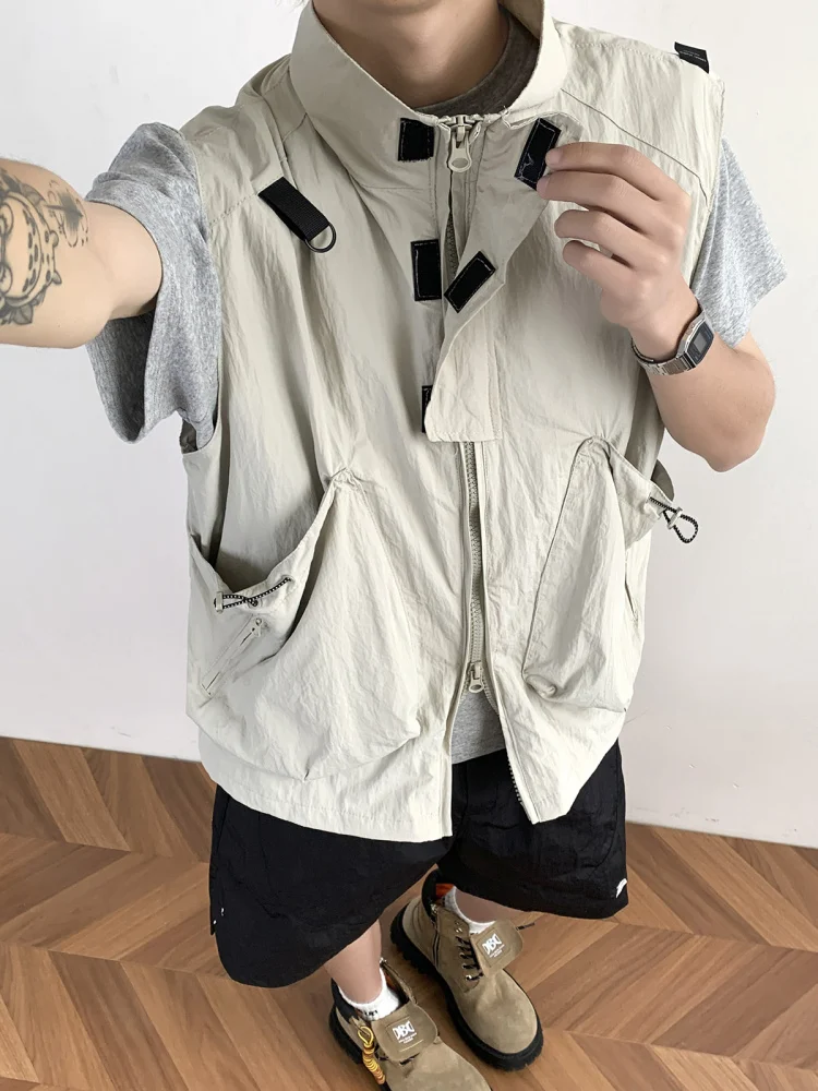 Quick Dry Loose Sleeveless Outdoor Vest Unisex Casual Workwear with Big Pockets Youth Fashion Summer Zipper Closure Color
Quick Dry Loose Sleeveless Outdoor Vest Unisex Casual Workwear with Big Pockets Youth Fashion Summer Zipper Closure Color