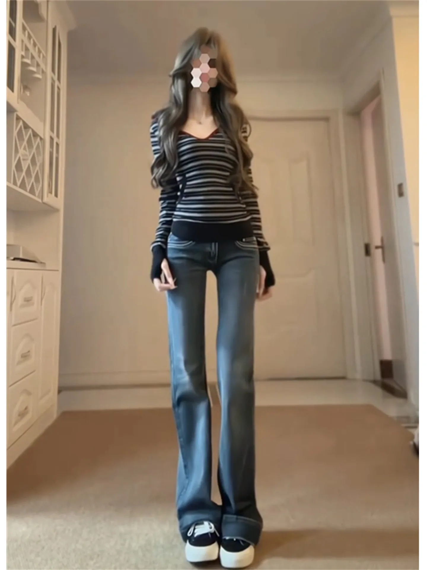 Extended High Waist Bell Bottom Jeans Women's Slimming Design Long Loose Fit Casual Cotton Denim Pants Spring Fashion
Extended High Waist Bell Bottom Jeans Women's Slimming Design Long Loose Fit Casual Cotton Denim Pants Spring Fashion