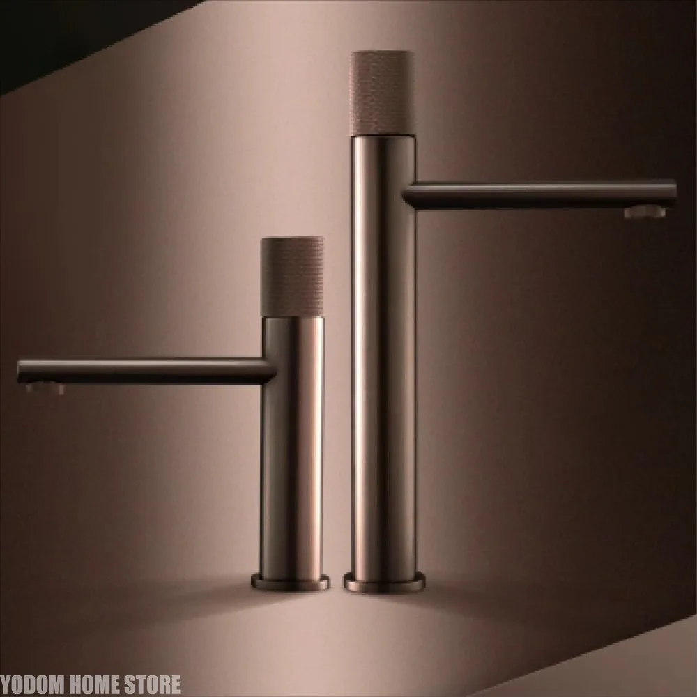 Brass Black Bathroom Faucet Round Hand Washing Toilet Table Under High-end Hotel Hot and Cold Faucet
Brass Black Bathroom Faucet Round Hand Washing Toilet Table Under High-end Hotel Hot and Cold Faucet