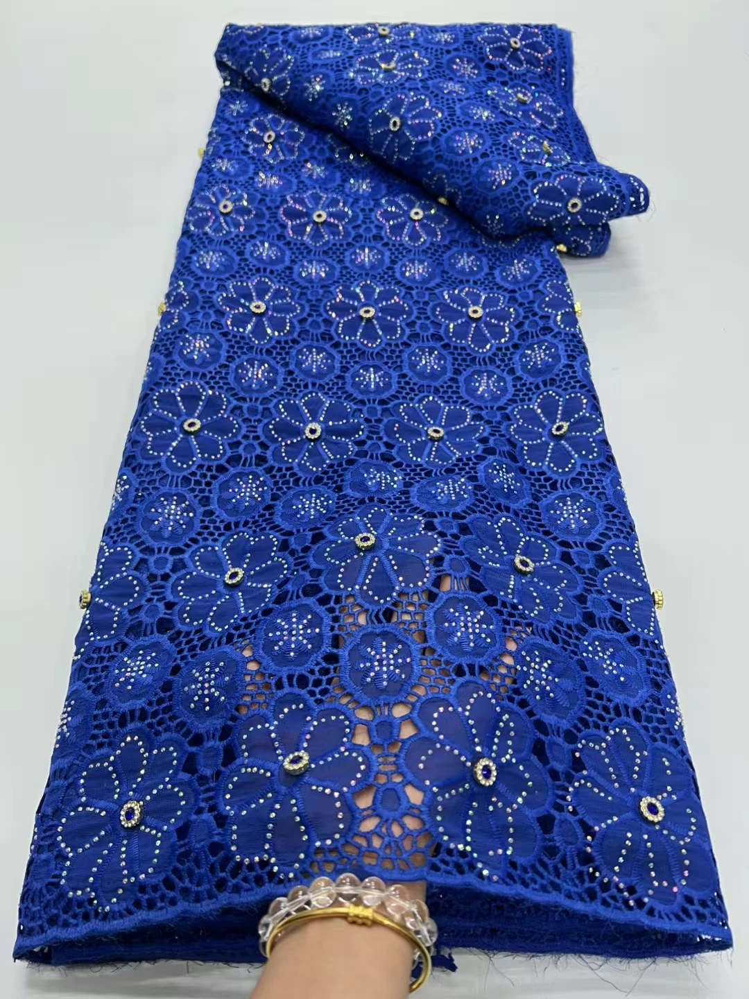 2025 New Style Beaded Royal Blue African Guipure Cord Lace Fabric High Quality French Nigerian Guipure Beads Lace Fabric KR25121
2025 New Style Beaded Royal Blue African Guipure Cord Lace Fabric High Quality French Nigerian Guipure Beads Lace Fabric KR25121