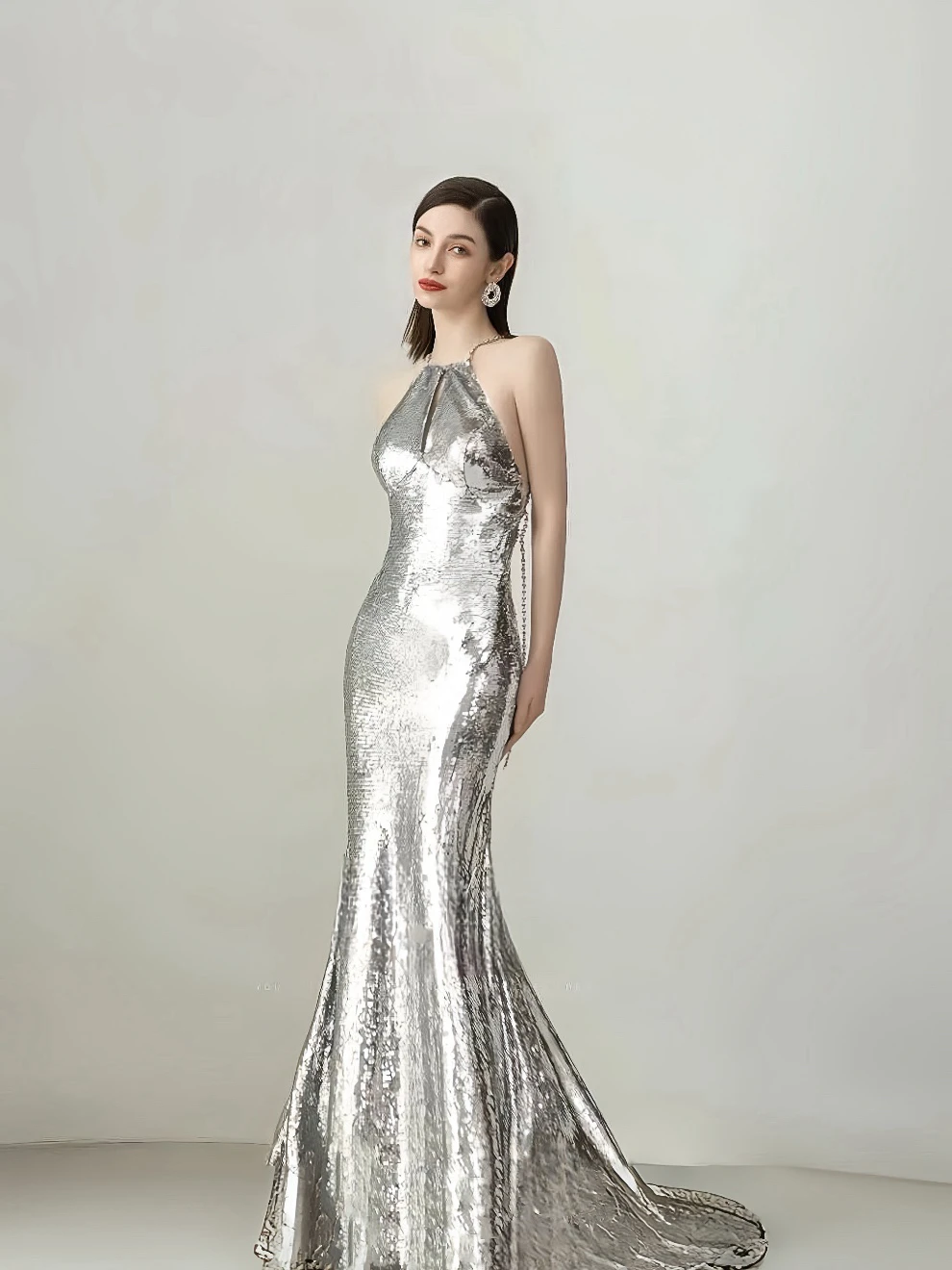 Silver Sequins Mermaid Halter Evening Dresses Chain Strap Sleevess Red Carpet Shiny Backless Evening Prom Gowns 2024
Silver Sequins Mermaid Halter Evening Dresses Chain Strap Sleevess Red Carpet Shiny Backless Evening Prom Gowns 2024 