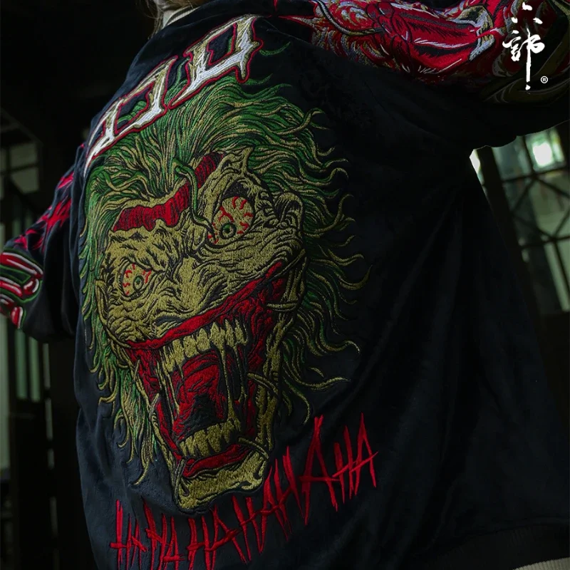 Winter velvet double-sided wear heavy industry embroidery Yokosuga baseball jacket coat.
Winter velvet double-sided wear heavy industry embroidery Yokosuga baseball jacket coat.