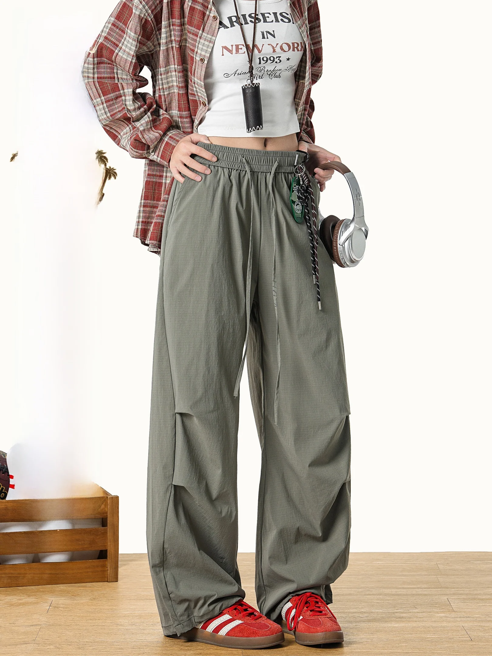 BEETLE TOWN American Sle Pleated Lightweight Casual Paratrooper Pants Women Spring Summer Loose Versatile Draped Lazy Trousers
BEETLE TOWN American Sle Pleated Lightweight Casual Paratrooper Pants Women Spring Summer Loose Versatile Draped Lazy Trousers