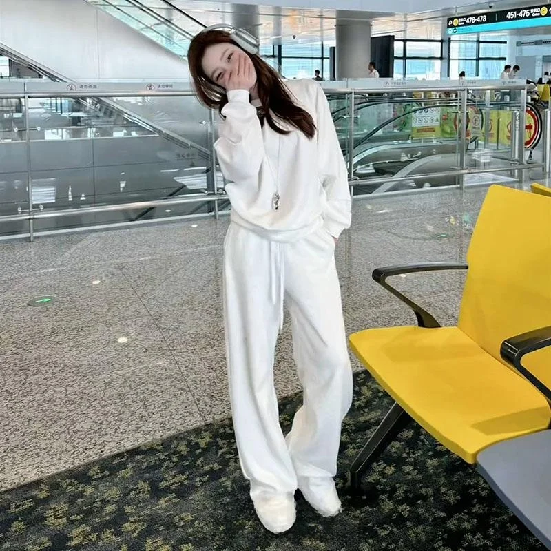 Fashionable Casual Sportswear Set Straight Leg Wide Leg Pants Two Piece Set Women's Lazy Style White Sweatshirt Spring 2026
Fashionable Casual Sportswear Set Straight Leg Wide Leg Pants Two Piece Set Women's Lazy Style White Sweatshirt Spring 2026