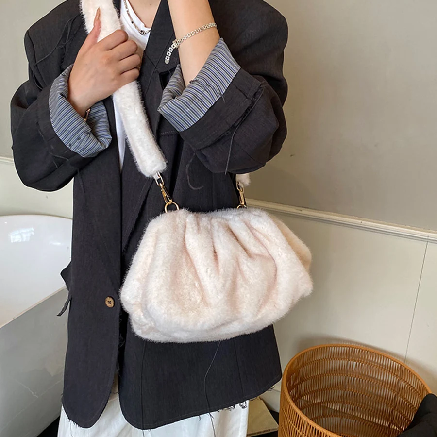 New Comfortable Versatile Top Clutch Bag Women Winter Fluffy Cloud Crossbody Bag Retro Furry Commuting Storage Bag Purse Handbag
New Comfortable Versatile Top Clutch Bag Women Winter Fluffy Cloud Crossbody Bag Retro Furry Commuting Storage Bag Purse Handbag