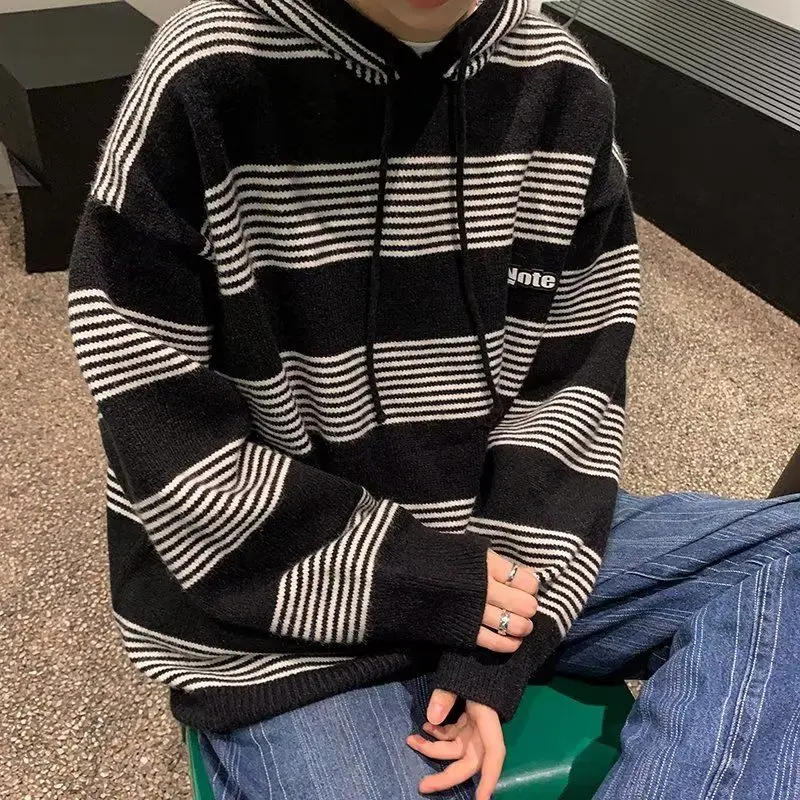 Winter Striped Sweater Men's Hoodies Autumn Vintage Korean Knitwear Top Stripe Splicing Loose Knitted Sweater Pullover Jumper
Winter Striped Sweater Men's Hoodies Autumn Vintage Korean Knitwear Top Stripe Splicing Loose Knitted Sweater Pullover Jumper