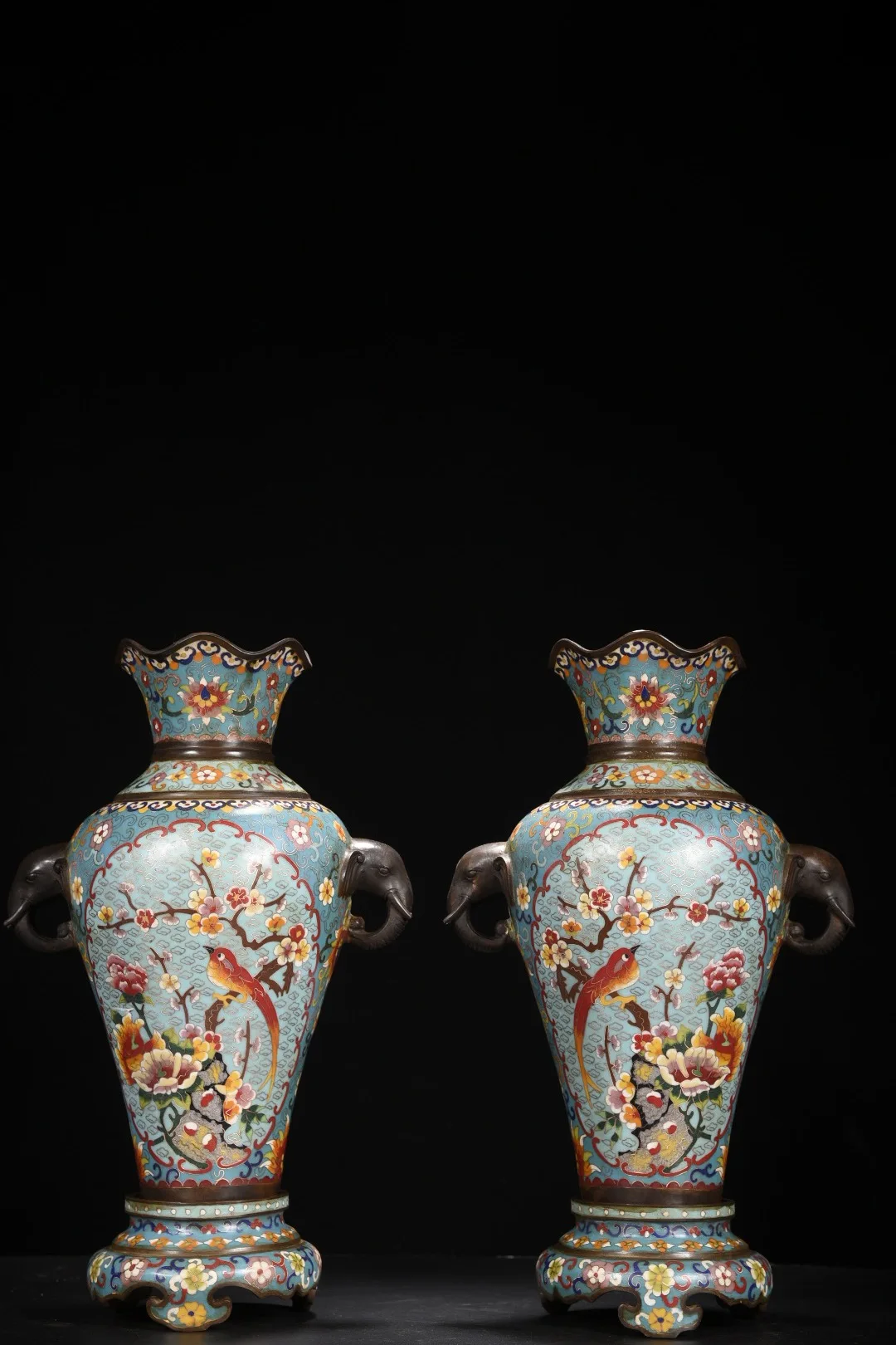 Old Bronze Cloisonne Enamel Flower Texture Magpie and Plum Blossom Elephant Head Ear Bottle Hexagonal Vase Ornaments
Old Bronze Cloisonne Enamel Flower Texture Magpie and Plum Blossom Elephant Head Ear Bottle Hexagonal Vase Ornaments