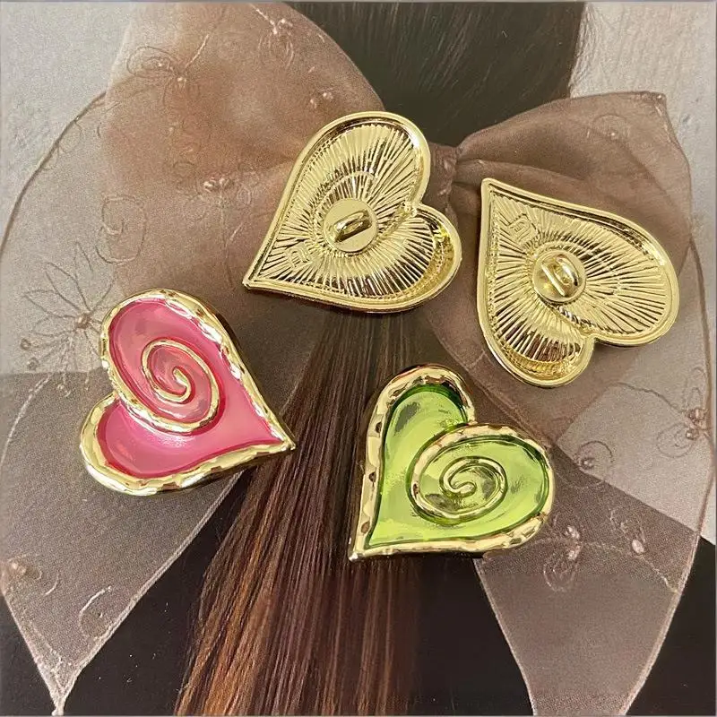 8Pcs/lot Fashionable heart-shaped colorful metal buttons retro sweater decoration fur coat heart-shaped buttons N958
8Pcs/lot Fashionable heart-shaped colorful metal buttons retro sweater decoration fur coat heart-shaped buttons N958