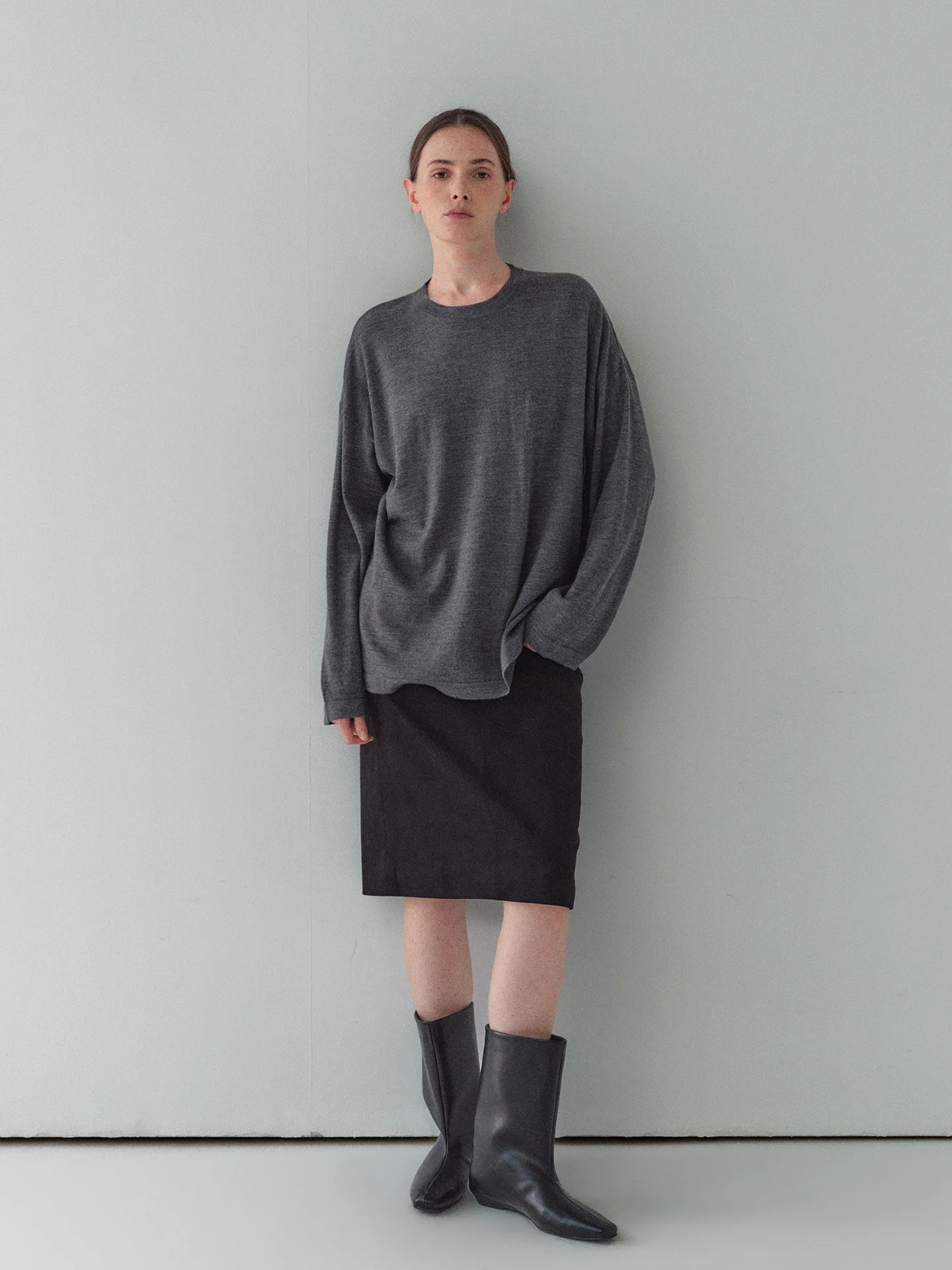 Свободная вязаная шерстяная футболка с длинным рукавом и круглым вырезом, базовая, универсальная, в стиле кэжуал, осенняя коллекция, женская мода
Свободная вязаная шерстяная футболка с длинным рукавом и круглым вырезом, базовая, универсальная, в стиле кэжуал, осенняя коллекция, женская мода