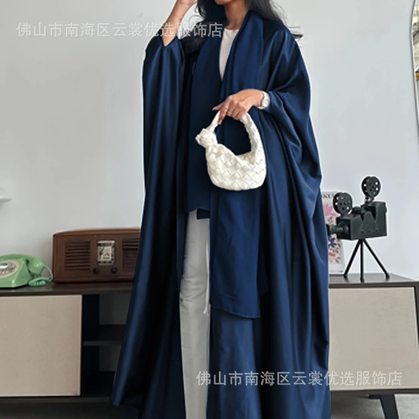 SuperAen Spring New Oversize Solid-color Loose Batwing Sleeves Long Cardigan Elegant Long-sleeved Coats Scarf Sets
SuperAen Spring New Oversize Solid-color Loose Batwing Sleeves Long Cardigan Elegant Long-sleeved Coats Scarf Sets