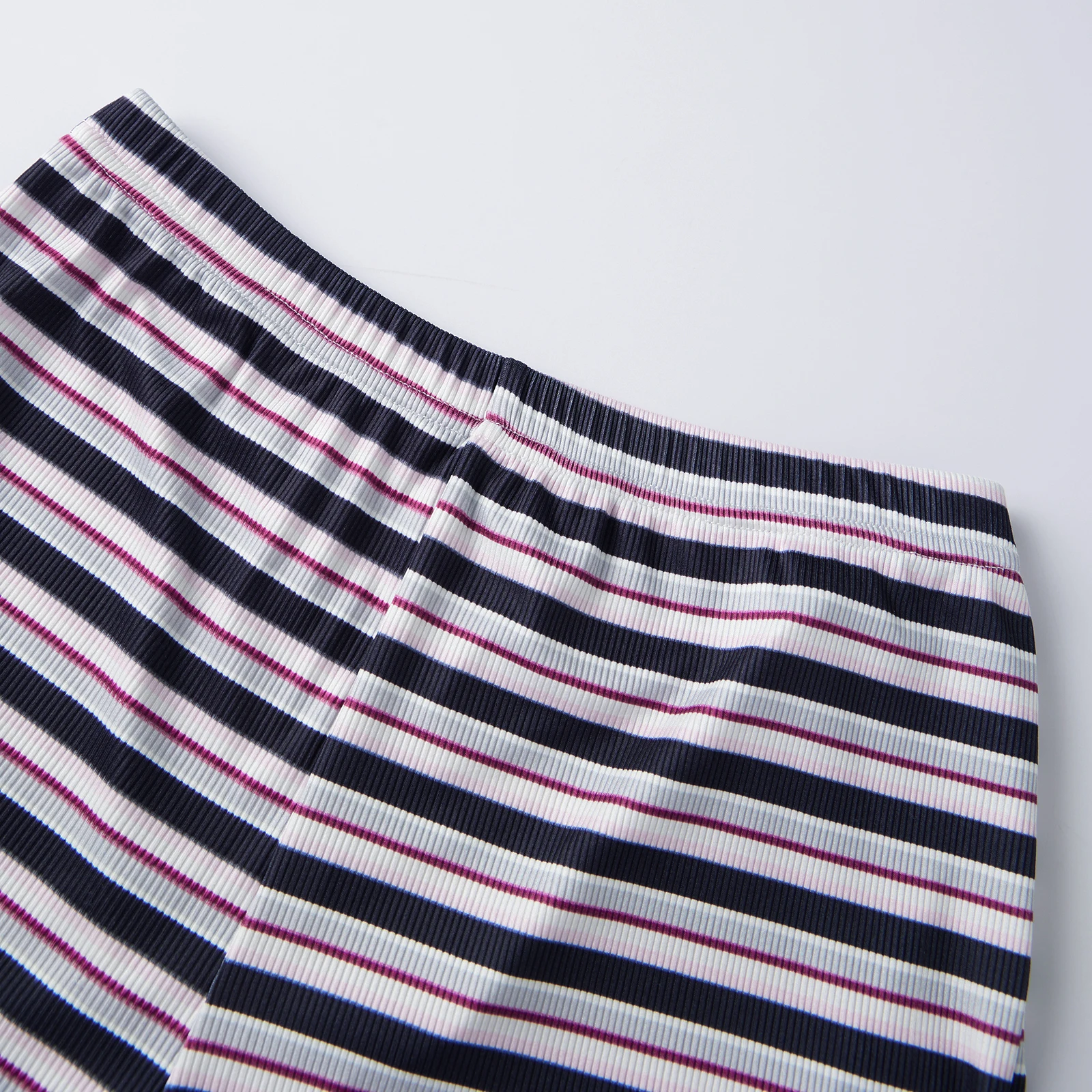 Women s Casual Striped Shorts Set with Fit Sleeveless Crew Neck Top - Stylish Summer Outfit for 2 Pieces
Women s Casual Striped Shorts Set with Fit Sleeveless Crew Neck Top - Stylish Summer Outfit for 2 Pieces