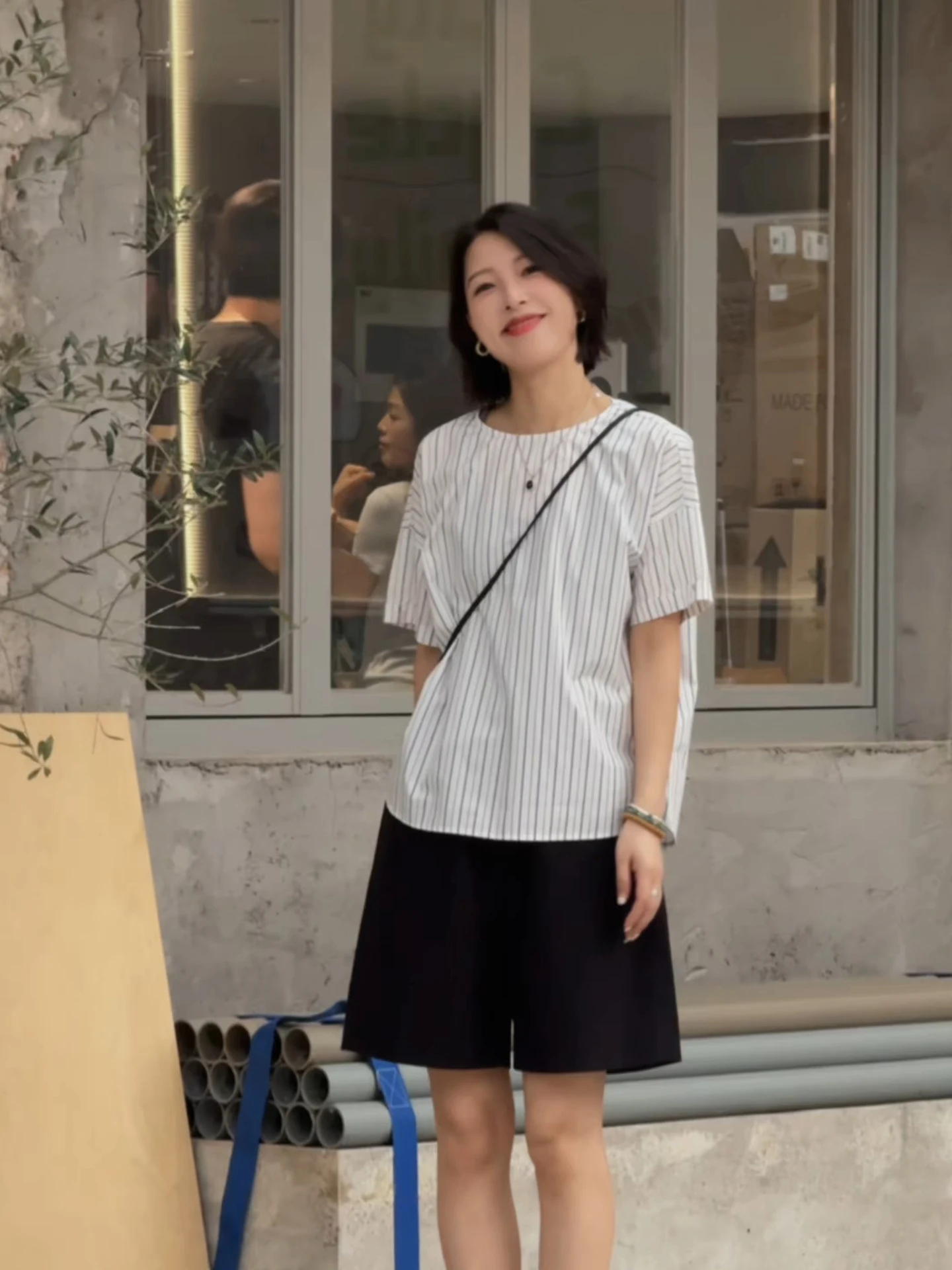 Женская тонкая футболка из чистого хлопка в полоску, с круглым вырезом, на весну-осень, повседневная, свободного кроя, на пуговицах, в стиле Beibei
Женская тонкая футболка из чистого хлопка в полоску, с круглым вырезом, на весну-осень, повседневная, свободного кроя, на пуговицах, в стиле Beibei