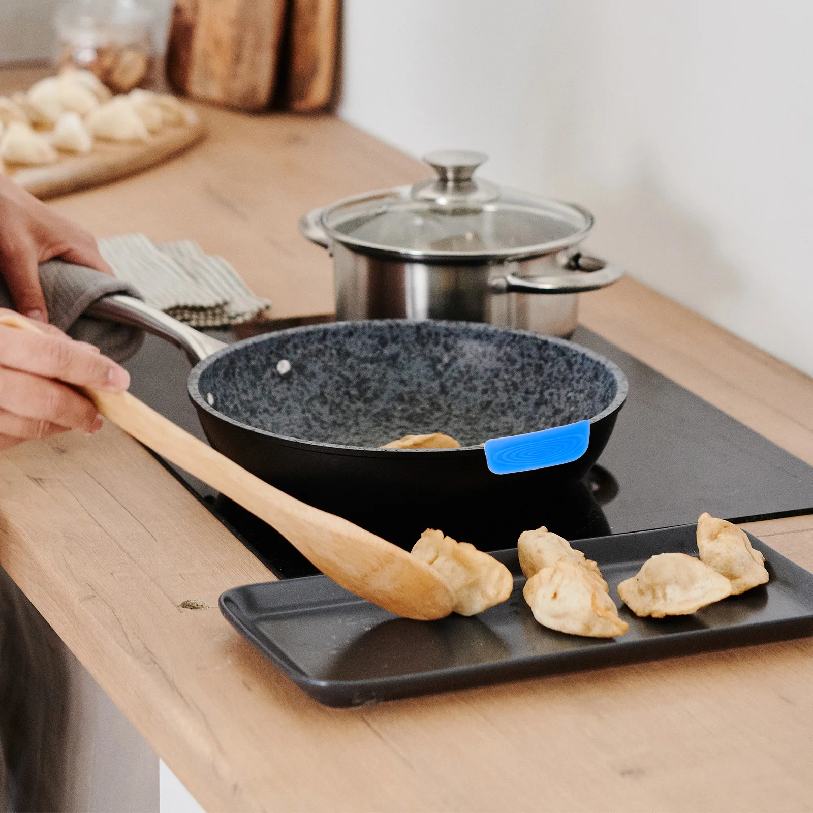 Skillet Anti-scald Silicone Grips Handle Cover Covers Heat Resistant Holders Wok Blue Sleeve 
Skillet Anti-scald Silicone Grips Handle Cover Covers Heat Resistant Holders Wok Blue Sleeve