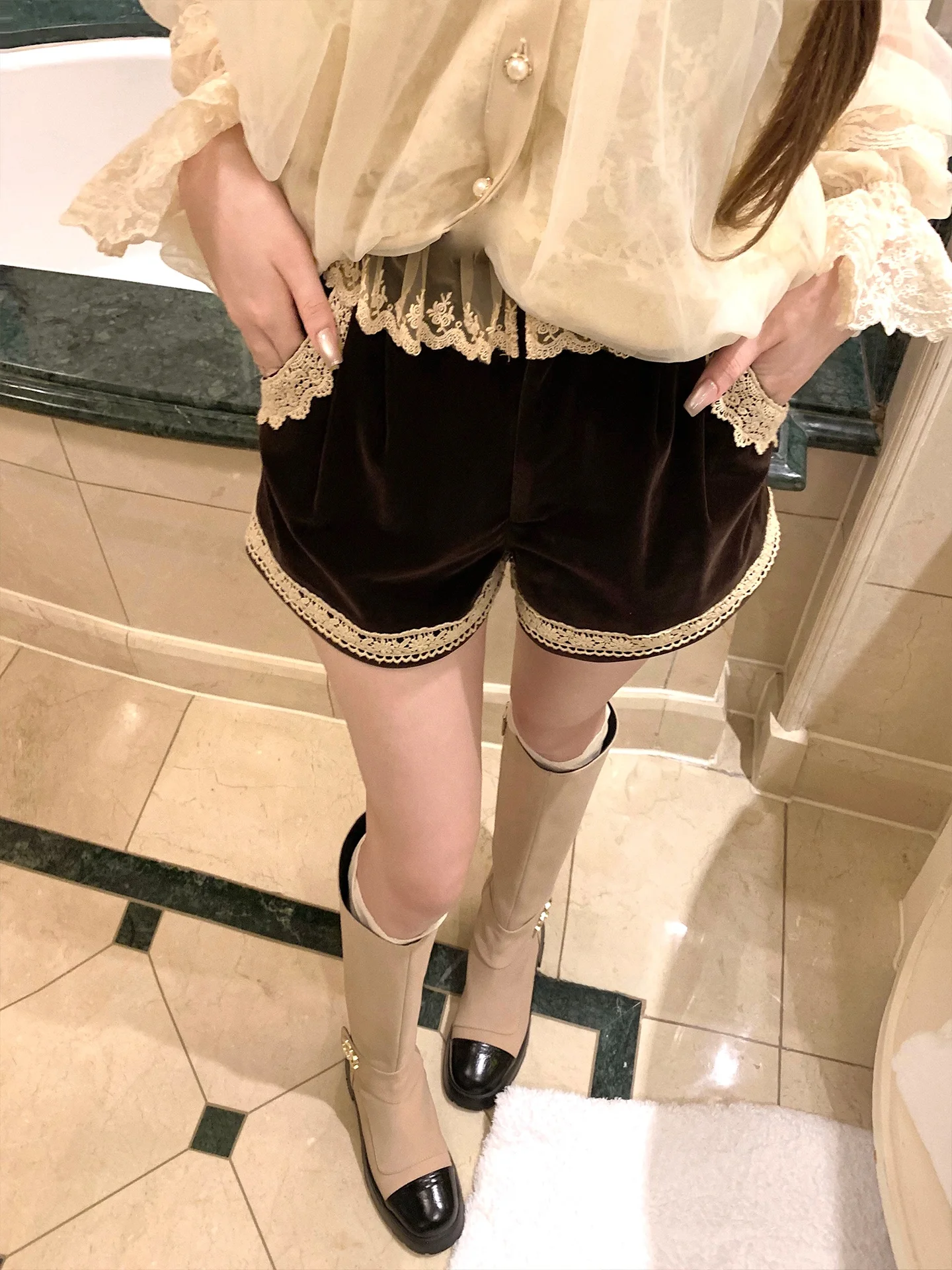 Бархатные брюки Ele с вышивкой, высокой талией и кружевной отделкой, широкие брюки с эффектом похудения, удобные повседневные брюки для женщин
Бархатные брюки Ele с вышивкой, высокой талией и кружевной отделкой, широкие брюки с эффектом похудения, удобные повседневные брюки для женщин