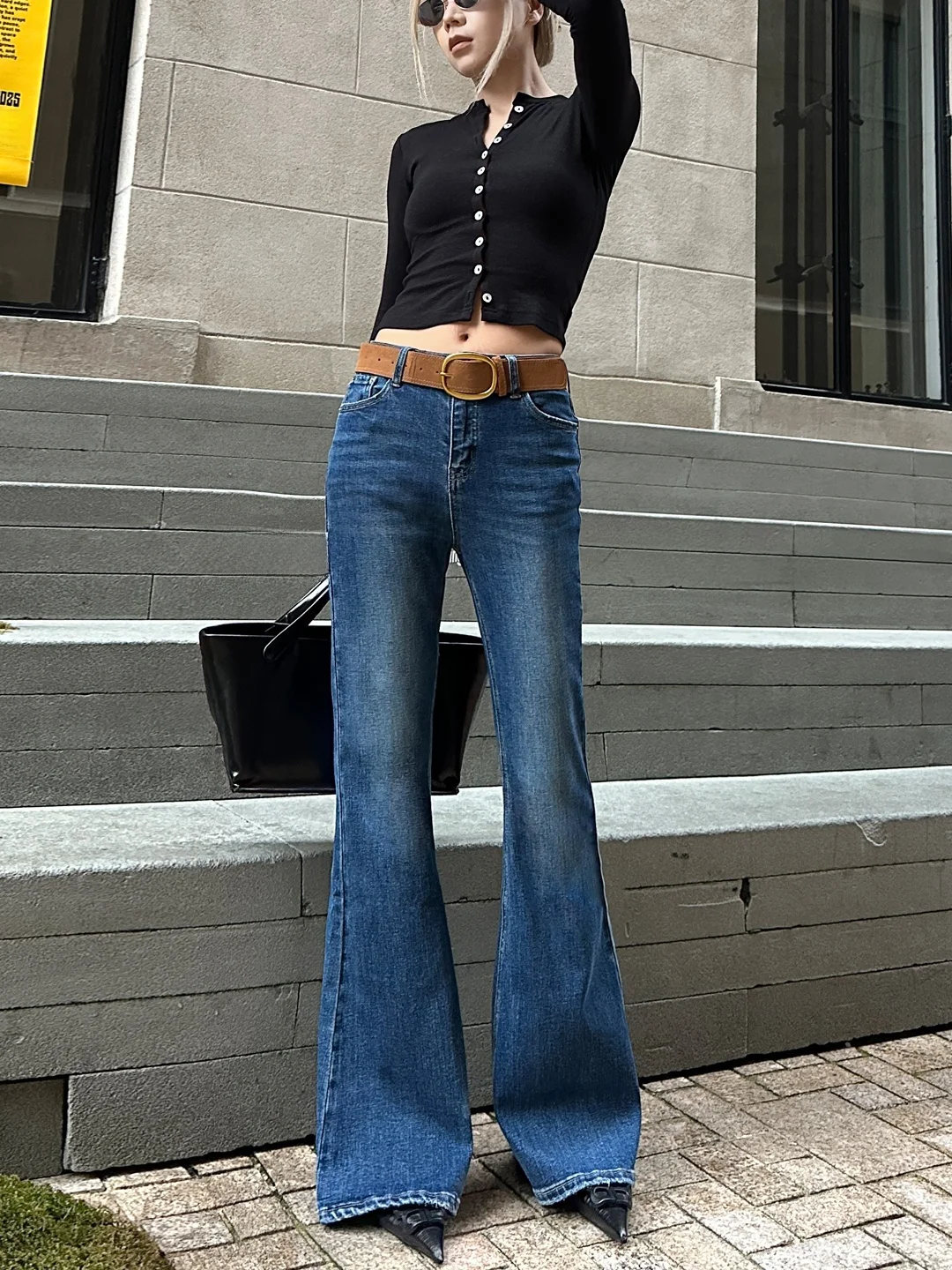 Женские джинсы-клеш с низкой посадкой, облегающие, модные, осенне-зимние, новые, удлиненные, визуально стройнящие, длинные брюки
Женские джинсы-клеш с низкой посадкой, облегающие, модные, осенне-зимние, новые, удлиненные, визуально стройнящие, длинные брюки