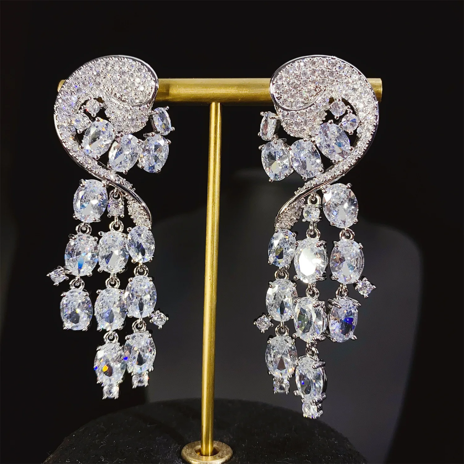 unique luxury jewelry zirconia earrings for women white green blue oval drop dangling tassel earrings evening party
unique luxury jewelry zirconia earrings for women white green blue oval drop dangling tassel earrings evening party