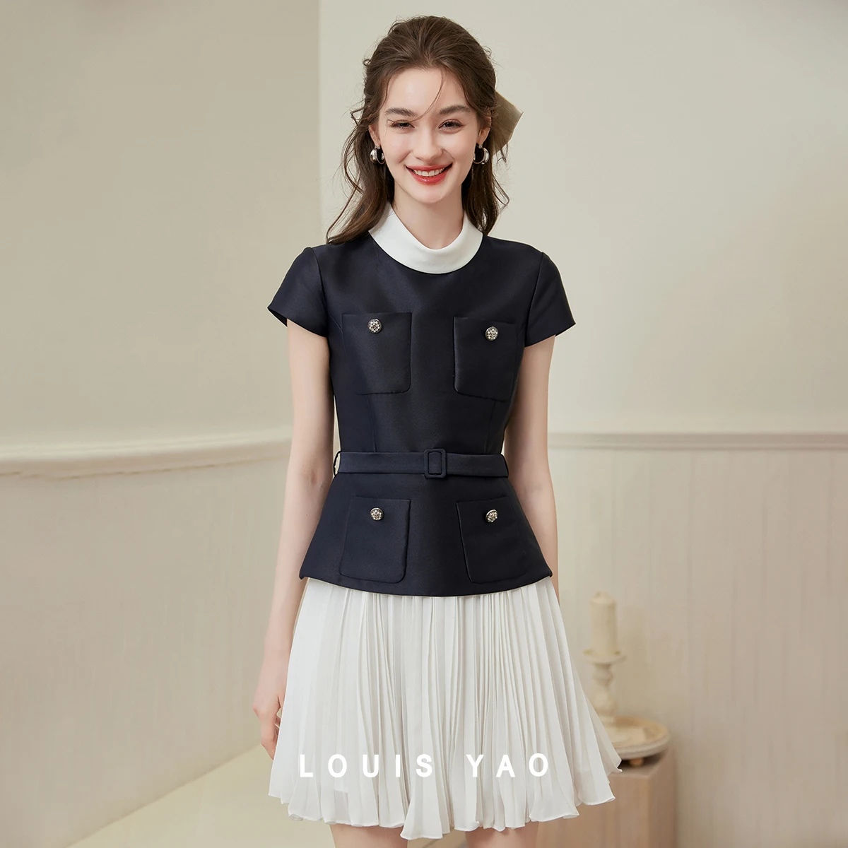 LOUIS YAO Women's Dresses 2026 Noble Style Short Sleeve Pleated Dress Spring Slim Fit High-End Texture Mid-Length Women Dress
LOUIS YAO Women's Dresses 2026 Noble Style Short Sleeve Pleated Dress Spring Slim Fit High-End Texture Mid-Length Women Dress