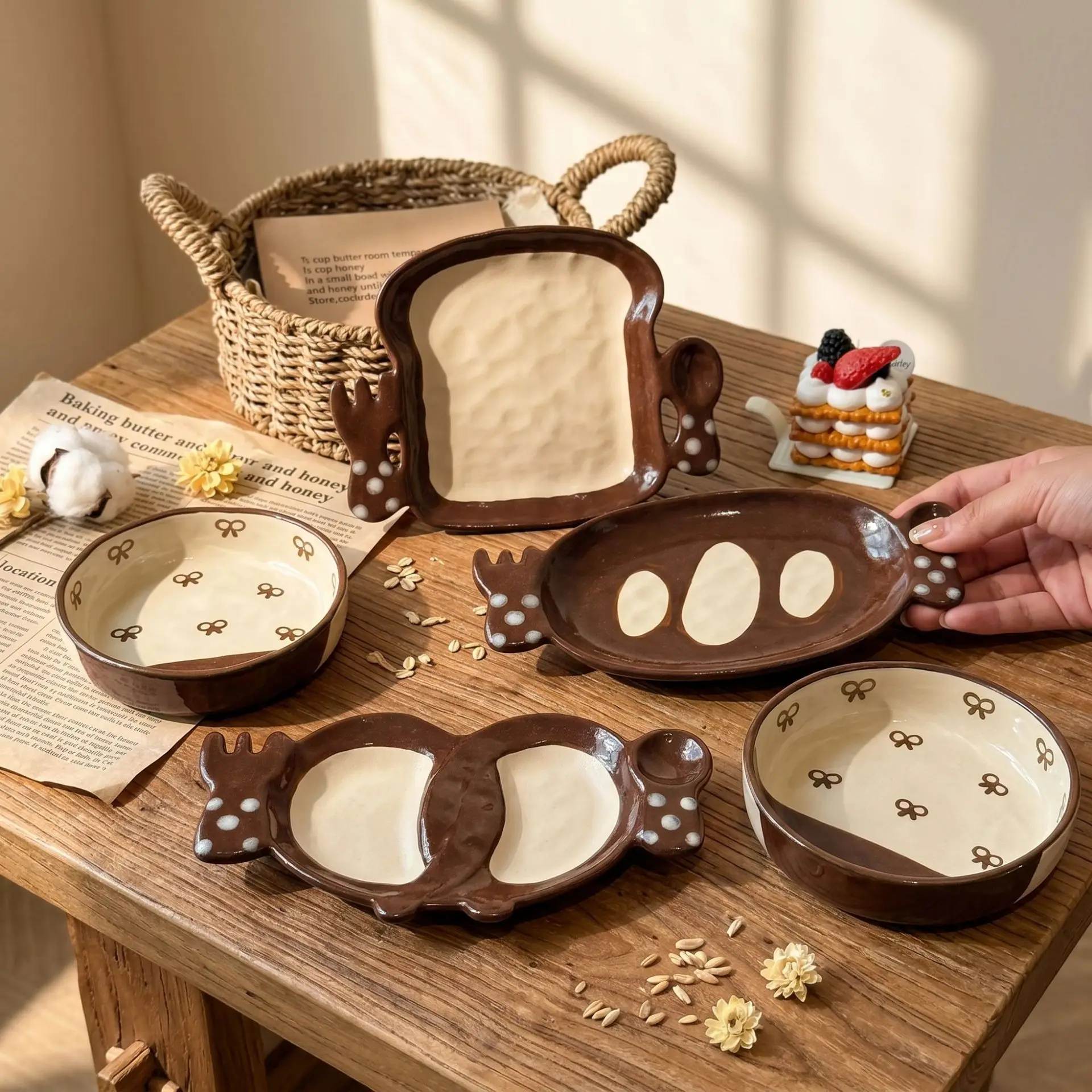 Creative hand-drawn ins-style ceramic plates in bread shapes, stylish pretzel and toast plates, snack plates and fruit plates
Creative hand-drawn ins-style ceramic plates in bread shapes, stylish pretzel and toast plates, snack plates and fruit plates