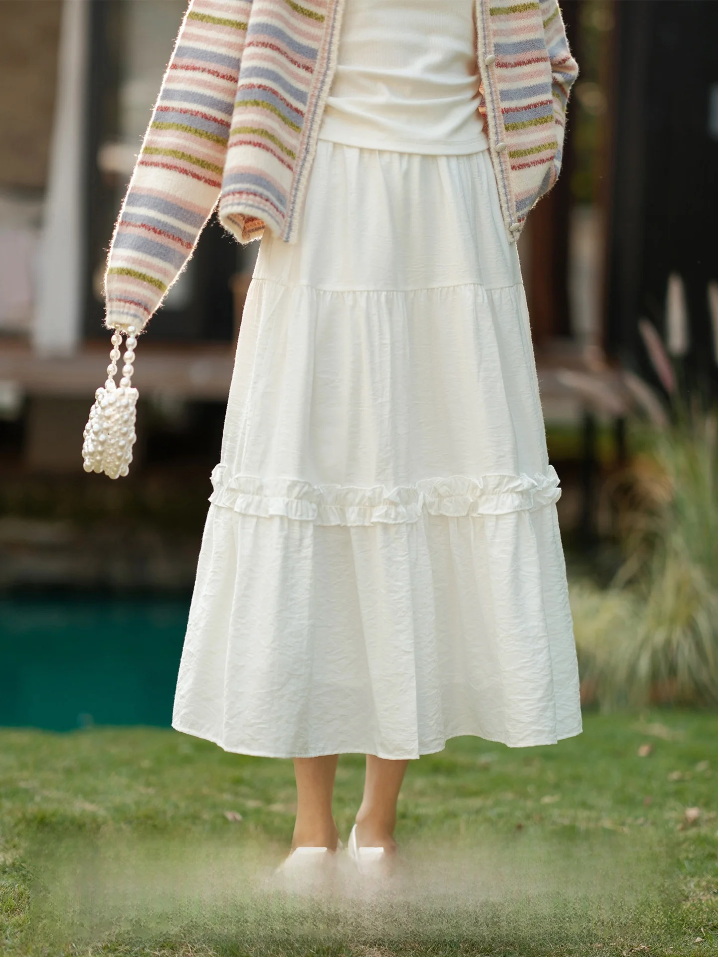 Белая женская юбка с рюшами, весенняя, с эластичной талией, многослойная, А-силуэт, дышащая, в художественном стиле
Белая женская юбка с рюшами, весенняя, с эластичной талией, многослойная, А-силуэт, дышащая, в художественном стиле