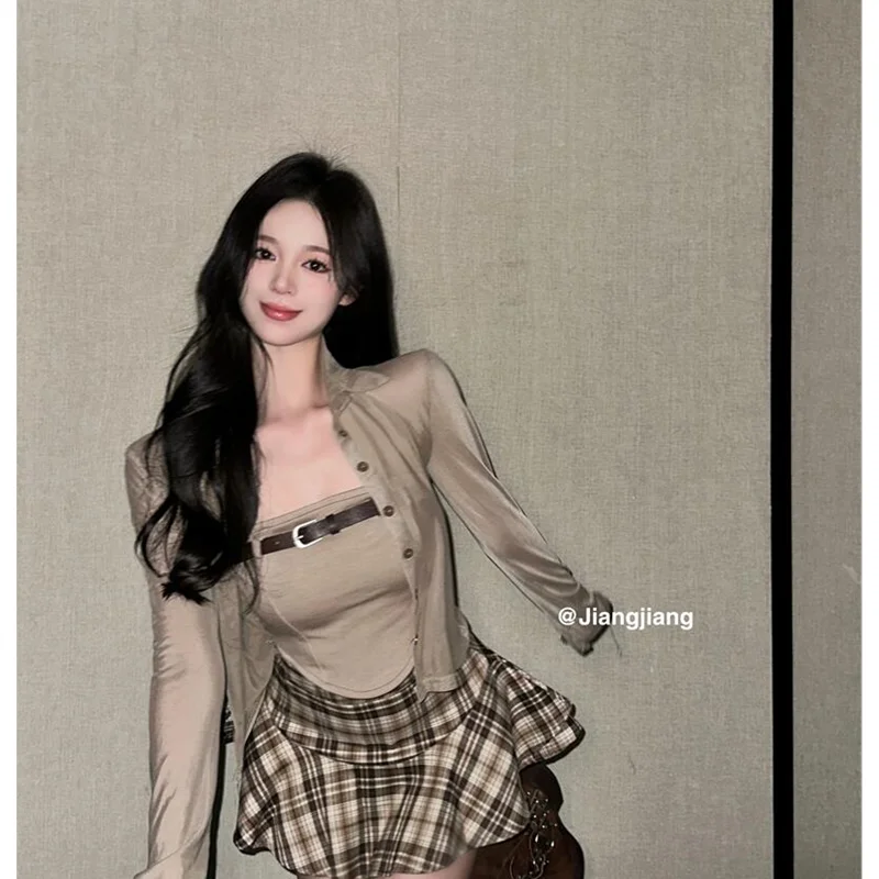 Women's Clothing Hot Girl Style Design Chic Belt Short Vest Slim Mesh Sunscreen Cardigan with Versatile Waist Checked Skirt Suit
Women's Clothing Hot Girl Style Design Chic Belt Short Vest Slim Mesh Sunscreen Cardigan with Versatile Waist Checked Skirt Suit