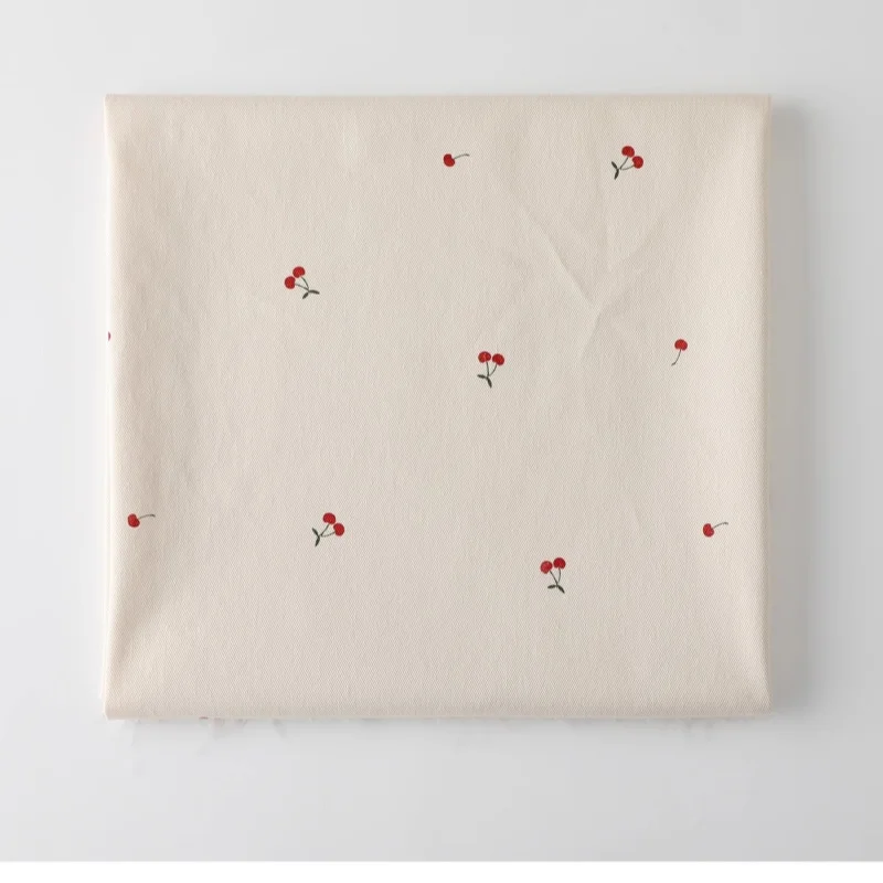 Pure cotton cherry-print twill cotton fabric shirt, windbreaker coat, dress, pants, children's clothing, fabric for clothing.
Pure cotton cherry-print twill cotton fabric shirt, windbreaker coat, dress, pants, children's clothing, fabric for clothing.