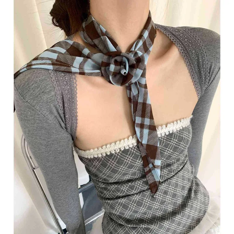 Retro high-end floral checkered silk scarf for women, thin neckerchief long scarf with stylish tie for spring and summer.
Retro high-end floral checkered silk scarf for women, thin neckerchief long scarf with stylish tie for spring and summer.