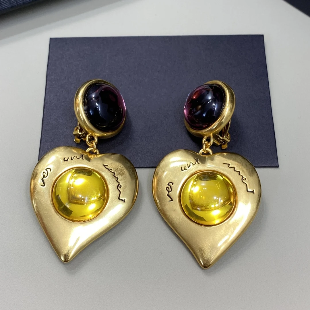 Vintage Europe America Colored Crystal Heart Earrings Ear Clip Woman Designer Jewelry
Vintage Europe America Colored Crystal Heart Earrings Ear Clip Woman Designer Jewelry