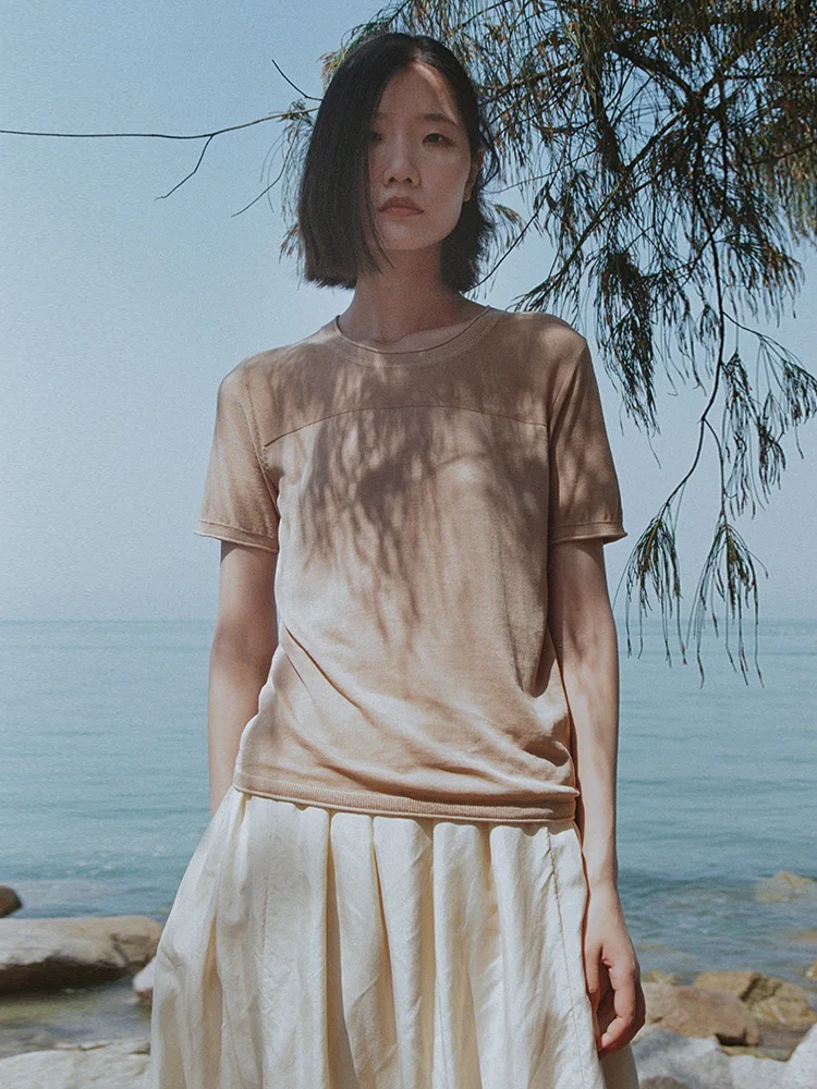 Original Women's T-irt ort Sve Woolen Plant Dye Silk Casual Loose Fit round Ne Thin Summer Silk Top for Ladies
Original Women's T-irt ort Sve Woolen Plant Dye Silk Casual Loose Fit round Ne Thin Summer Silk Top for Ladies