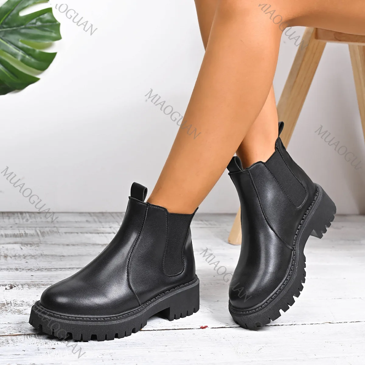 Women's Solid Color Platform Chelsea Boots Slip On Soft Sole Pu Leather Ankle Boots Woman Comfortable Autumn Winter Botas Mujer
Women's Solid Color Platform Chelsea Boots Slip On Soft Sole Pu Leather Ankle Boots Woman Comfortable Autumn Winter Botas Mujer