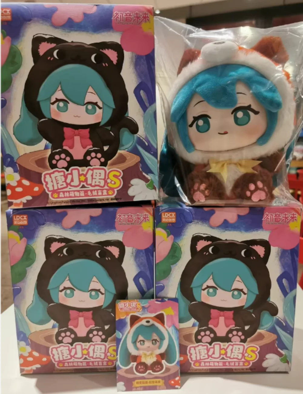 Hatsune Miku виниловая плюшевая кукла слепая коробка милые лесные животные кукла дорожная сумка подвеска украшение подарок девушка-сюрприз модная игрушка в подарок
Hatsune Miku виниловая плюшевая кукла слепая коробка милые лесные животные кукла дорожная сумка подвеска украшение подарок девушка-сюрприз модная игрушка в подарок