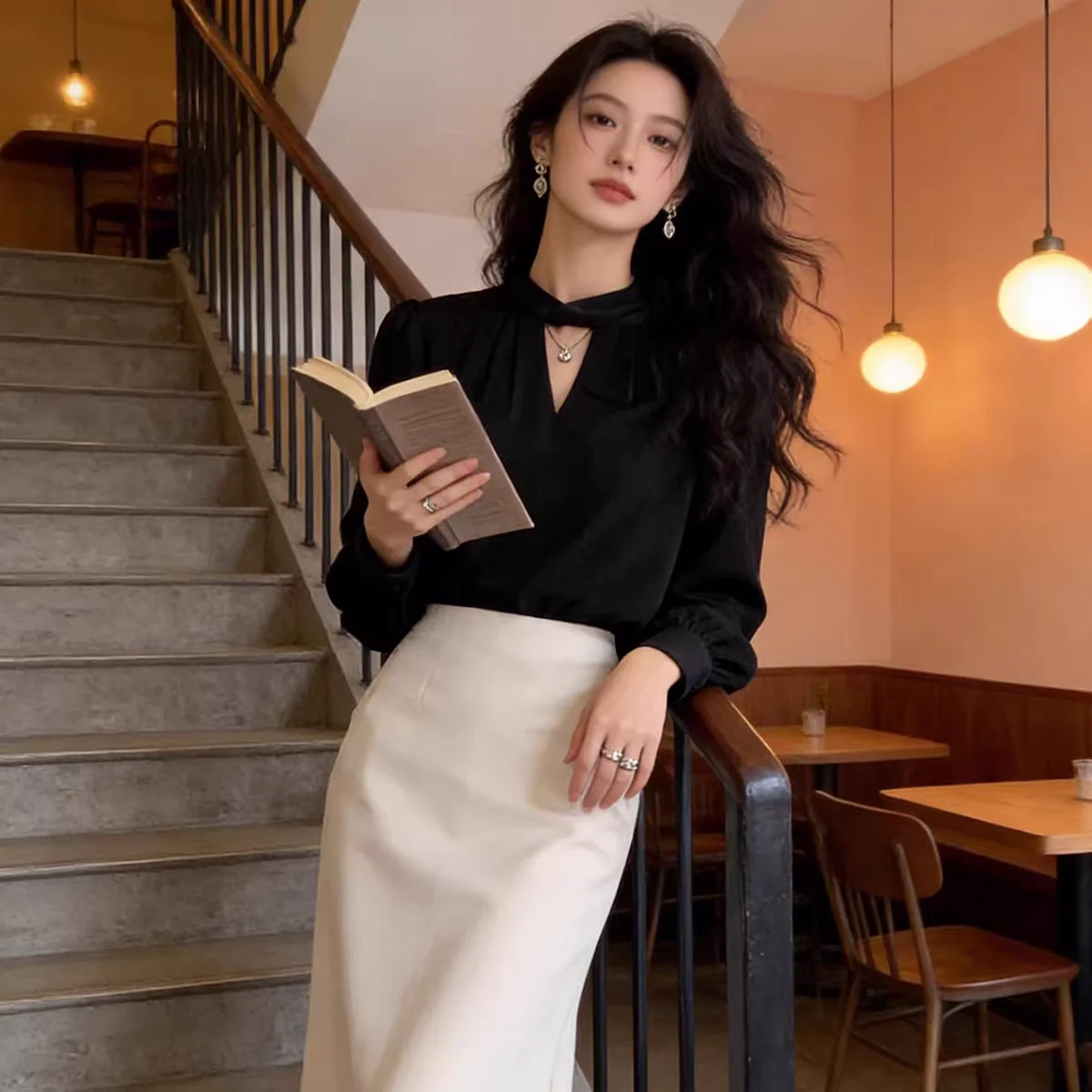 Spring Summer Women's Elegant Halter V-Neck Blouse Long Sleeve Chiffon Office Work Shirts 2026 New Fashion Ladies Clothes Trendy
Spring Summer Women's Elegant Halter V-Neck Blouse Long Sleeve Chiffon Office Work Shirts 2026 New Fashion Ladies Clothes Trendy