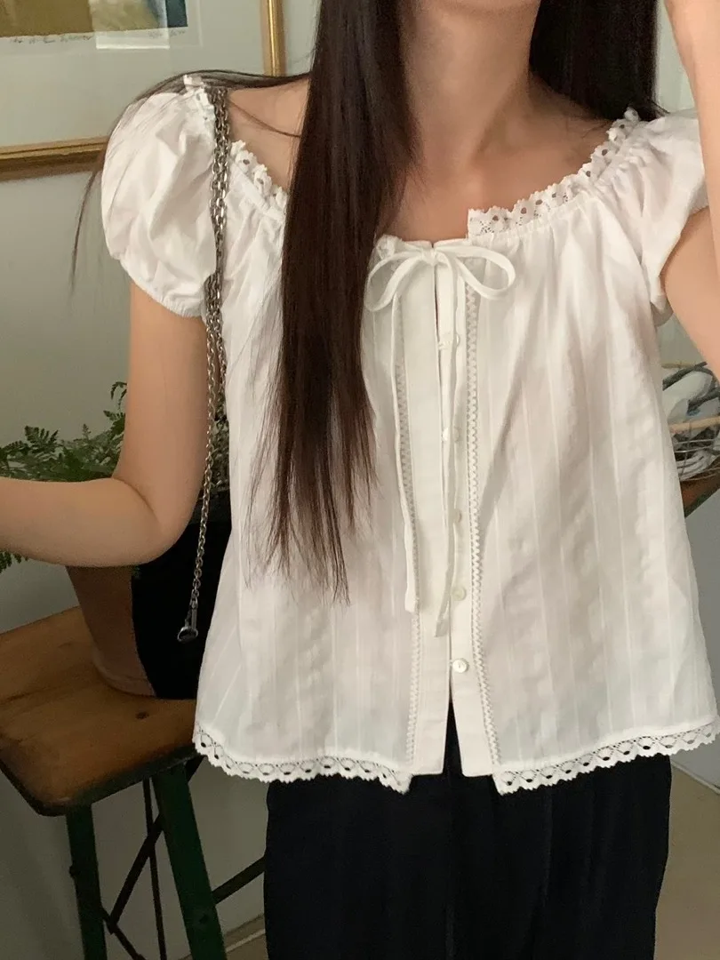 Chic White Lace Trim Bubble Sleeve Shirt Women's Sweet Style One Shoulder Pure Desire Small Top Korean Loose Fit Commute Wind
Chic White Lace Trim Bubble Sleeve Shirt Women's Sweet Style One Shoulder Pure Desire Small Top Korean Loose Fit Commute Wind