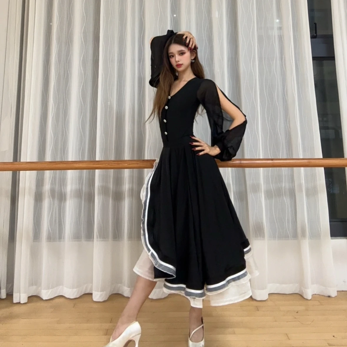 2026 Ballroom Dance Competition Clothing For Women Long Sleeved Big Swing Skirts Suit Adult Waltz Modern Dance Dress DQS21594
2026 Ballroom Dance Competition Clothing For Women Long Sleeved Big Swing Skirts Suit Adult Waltz Modern Dance Dress DQS21594