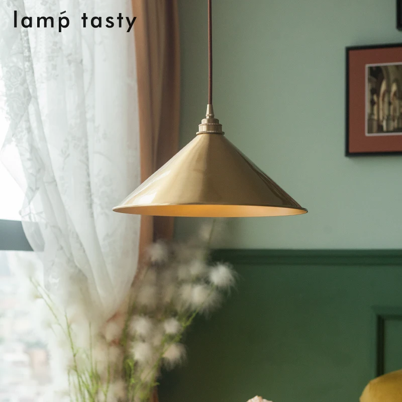 Американский минималистский дизайнерский ретро подвесной светильник для кухни, чайной комнаты, гостиной, кафе, магазина одежды, светильник для спальни
Американский минималистский дизайнерский ретро подвесной светильник для кухни, чайной комнаты, гостиной, кафе, магазина одежды, светильник для спальни