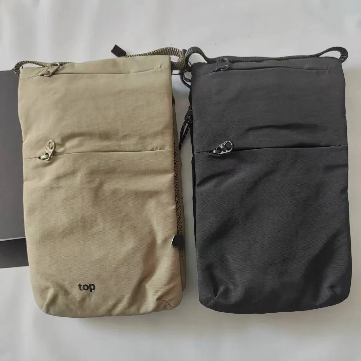 Сумка для путешествий на открытом воздухе, уличная повседневная сумка через плечо для телефона для мужчин и женщин, прочная сумка из полиэфирного волокна с застежкой-молнией, однотонная.
Сумка для путешествий на открытом воздухе, уличная повседневная сумка через плечо для телефона для мужчин и женщин, прочная сумка из полиэфирного волокна с застежкой-молнией, однотонная.