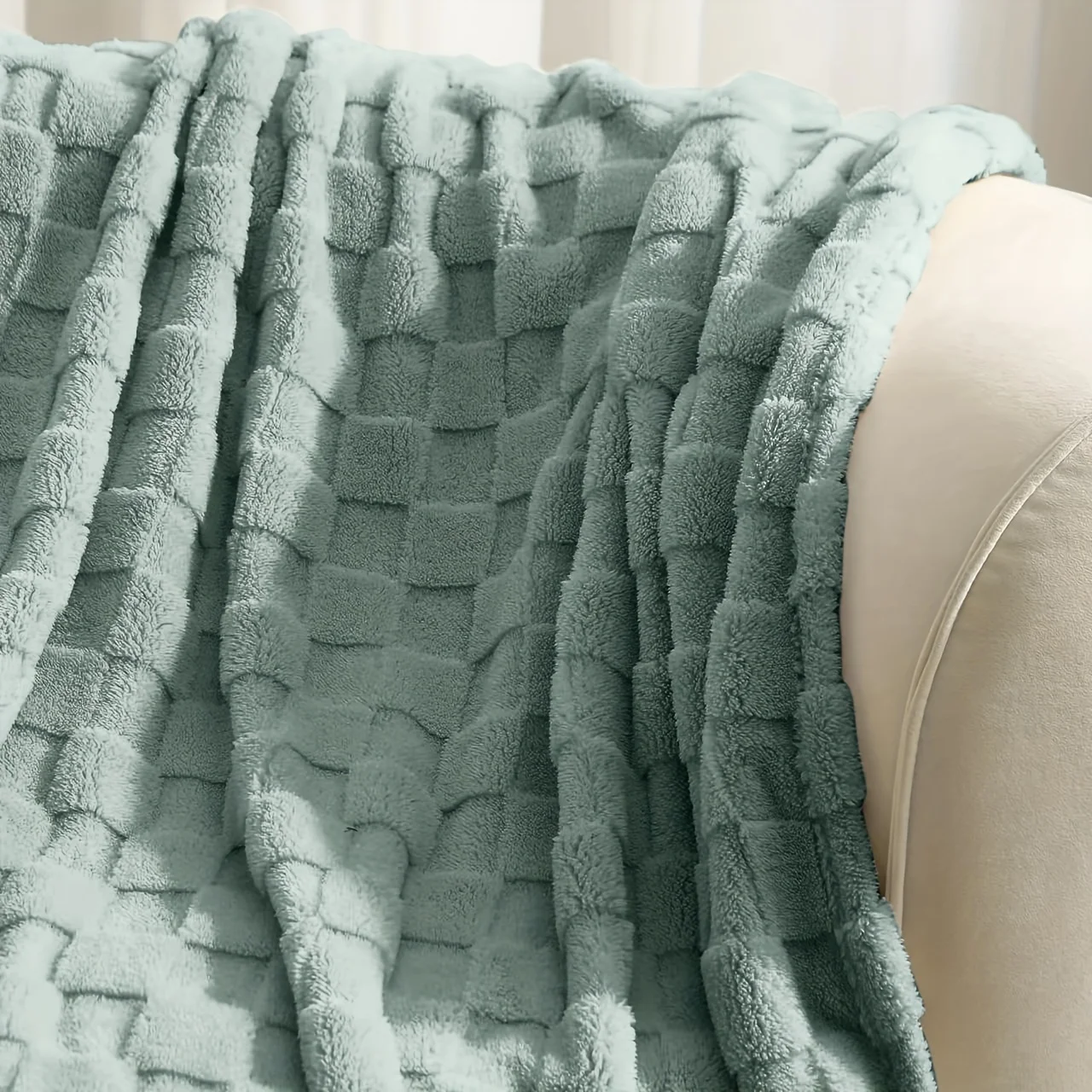 Plaid Blankets, Super Soft Decorative Lightweight Blanket For All Seasons, Breathable Warm Fluffy Reversible Blanket For Bed Sof
Plaid Blankets, Super Soft Decorative Lightweight Blanket For All Seasons, Breathable Warm Fluffy Reversible Blanket For Bed Sof