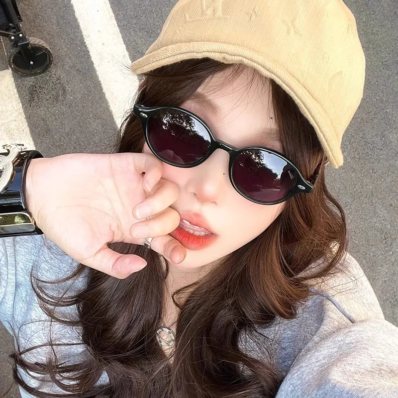 Retro Small Oval Sunglasses Women Men Rivets Shades Fashion Eyewear Luxury Sun Glasses UV400 Female Glasses
Retro Small Oval Sunglasses Women Men Rivets Shades Fashion Eyewear Luxury Sun Glasses UV400 Female Glasses