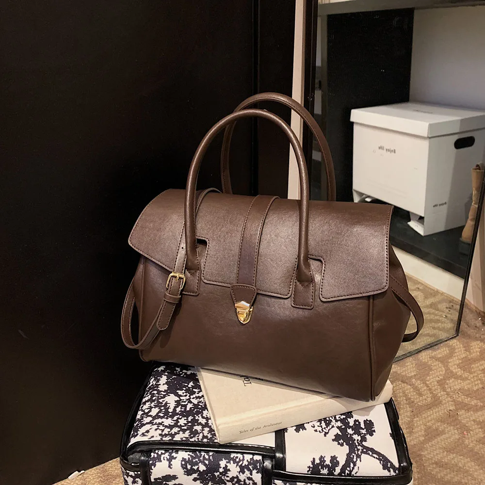 Новая модная кожаная сумка на весну-лето в стиле ретро, однотонная, большая вместительная сумка через плечо, универсальная повседневная сумка для женщин.
Новая модная кожаная сумка на весну-лето в стиле ретро, однотонная, большая вместительная сумка через плечо, универсальная повседневная сумка для женщин.