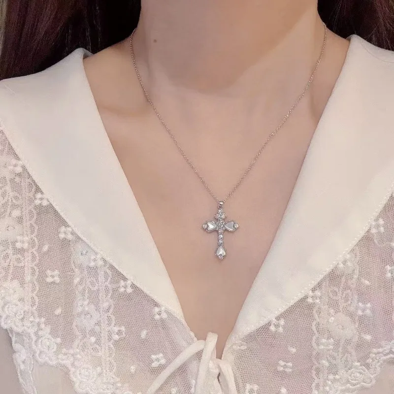 Cross Necklace Light Luxury Niche High Sense Love Curved Shell Collarbone Chain Exquisite Temperament Versatile Necklace
Cross Necklace Light Luxury Niche High Sense Love Curved Shell Collarbone Chain Exquisite Temperament Versatile Necklace