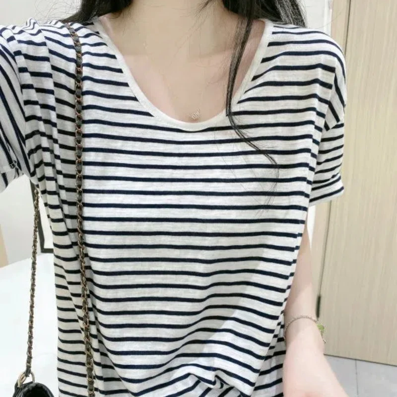 V-neck Striped Women's 2024 Summer New Patchwork Fashion Loose Minimalist Comfortable Casual All-match Short Sleeved T-shirt Top
V-neck Striped Women's 2024 Summer New Patchwork Fashion Loose Minimalist Comfortable Casual All-match Short Sleeved T-shirt Top