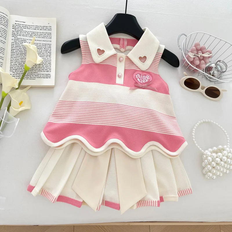 New Summer Style Sweet and Cute Outfit for Girls: Stylish Striped Heart Sleeveless Top and Pleated Skirt Two-Piece Set
New Summer Style Sweet and Cute Outfit for Girls: Stylish Striped Heart Sleeveless Top and Pleated Skirt Two-Piece Set