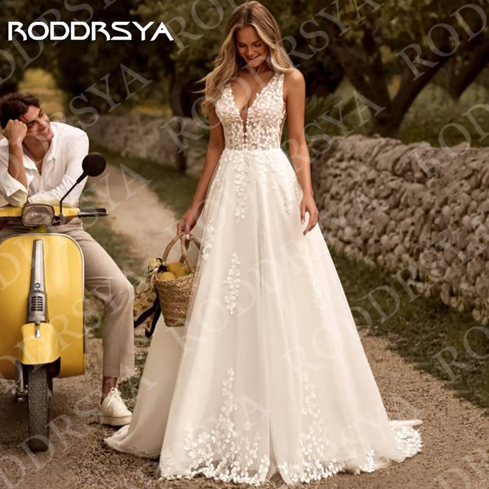 RODDRSYA Bohemian V Neck Wedding Dress Romantic Lace Appliques Open Back A Line Bridal Dress Tulle Customized robe de mariée
RODDRSYA Bohemian V Neck Wedding Dress Romantic Lace Appliques Open Back A Line Bridal Dress Tulle Customized robe de mariée