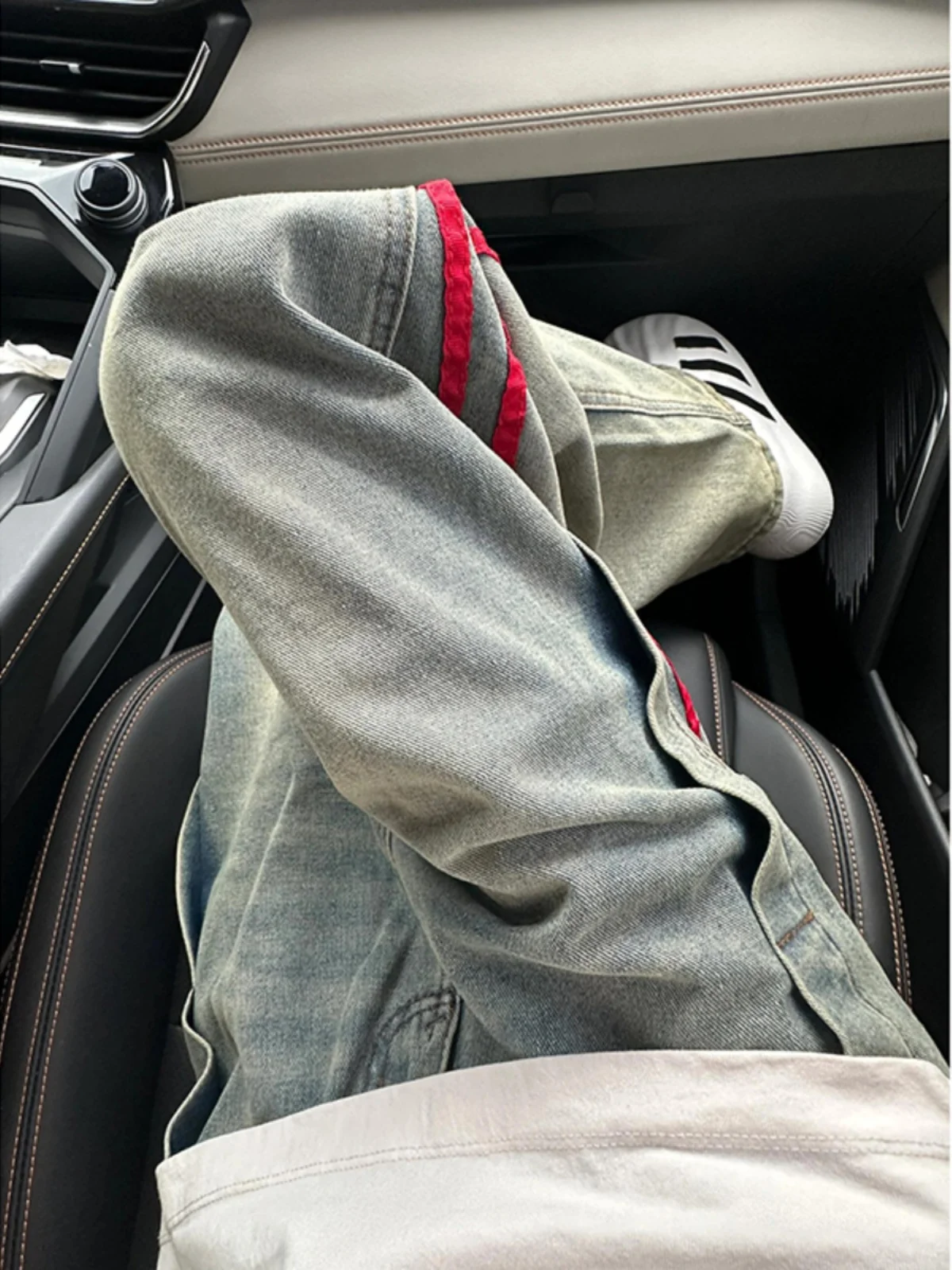 American Hiphop Three Bars Men's Jeans Summer 2024 New Retro Straight Leg Pants Cool Handsome High-End Feelings Pants
American Hiphop Three Bars Men's Jeans Summer 2024 New Retro Straight Leg Pants Cool Handsome High-End Feelings Pants